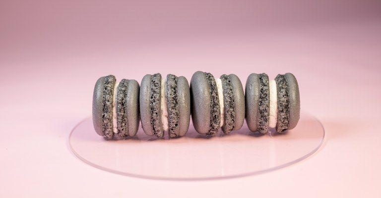 <span>Charcoal <strong>Macarons</strong></span>
<span/>