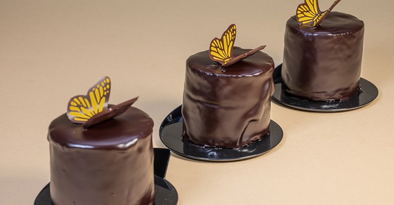 <span>Chocolate <strong>Butterfly</strong></span>
<span/>