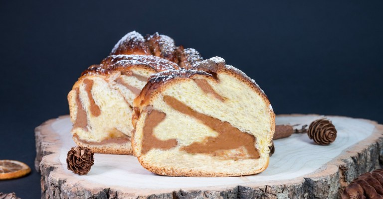 <span>Apple Cinnamon <strong>Babka</strong></span>
<span/>